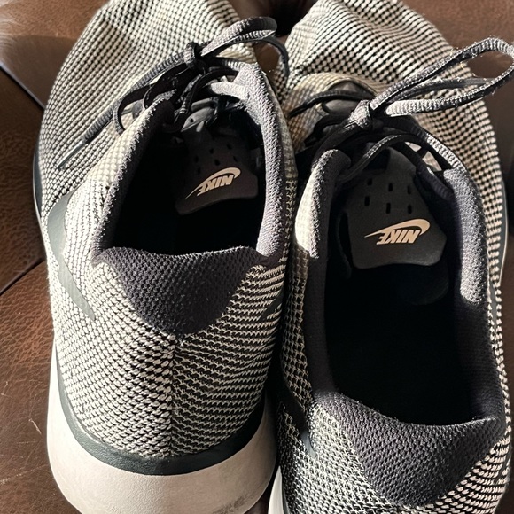 Nike sneakers 13 low profile! Black and white #sale lowest price - Picture 2 of 4